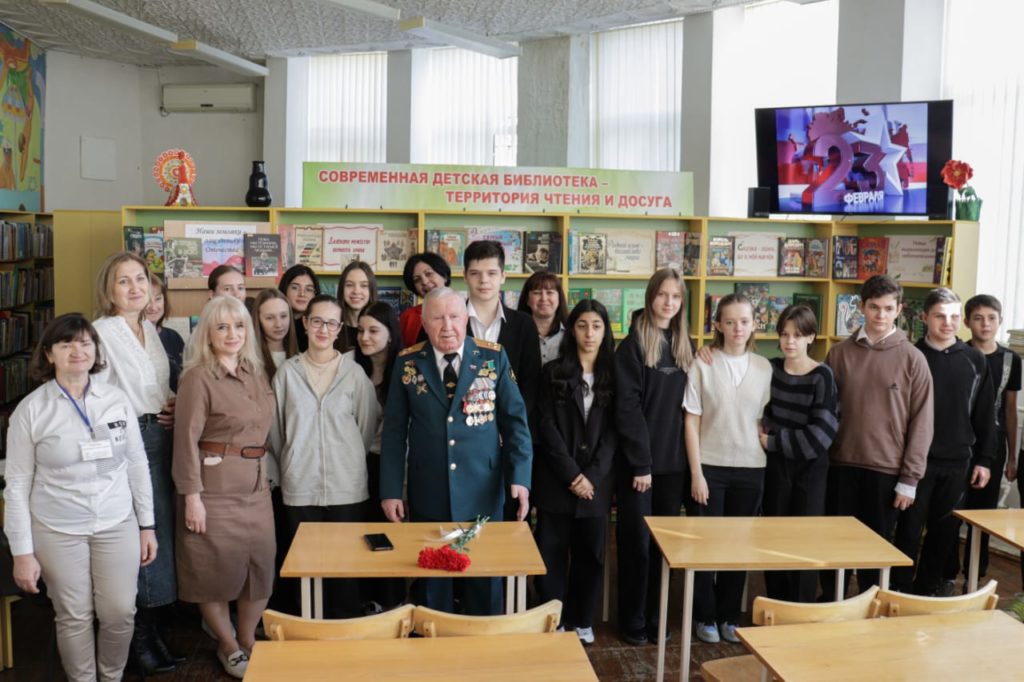 стреча школьников с Председателем Совета ветеранов РА